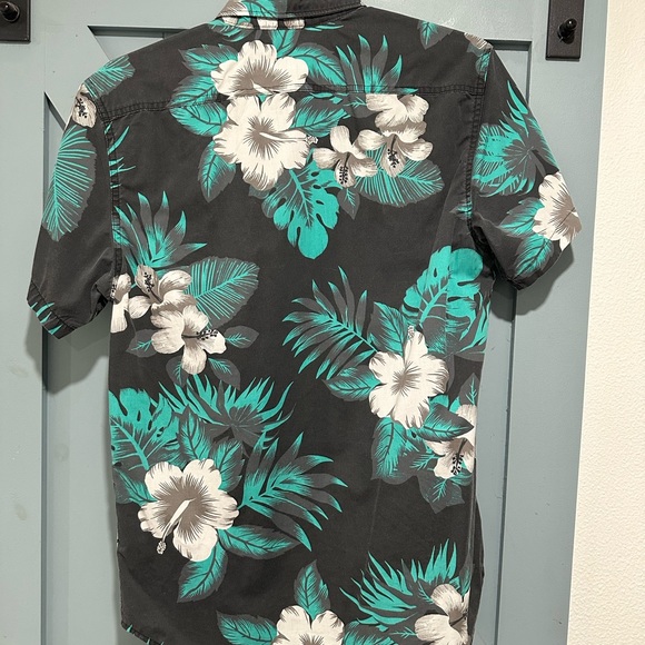 Quicksilver short sleeve floral button up - Picture 3 of 3